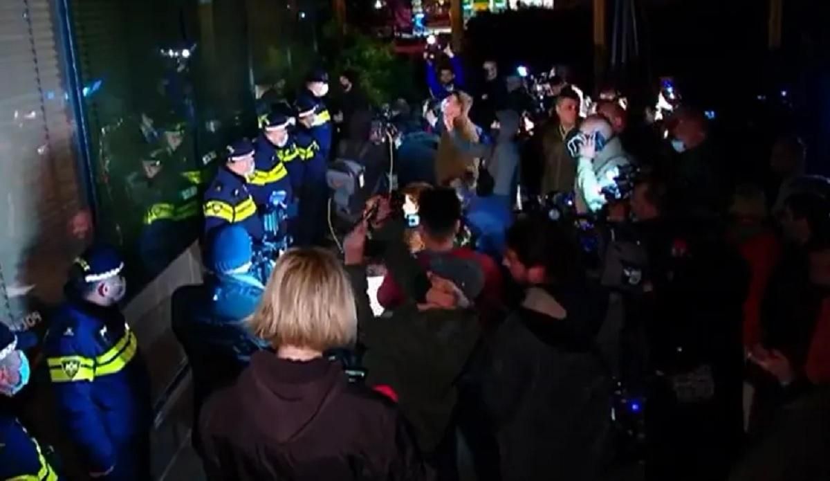 У Тбілісі пройшов протест через приїзд з Росії Познера: відео