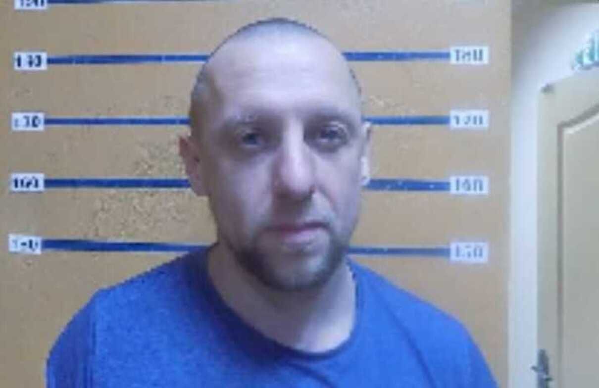 В Рубежном ищут мужчину, который бросил в полицейских гранату В Рубежном ищут мужчину, который бросил в полицейских гранату