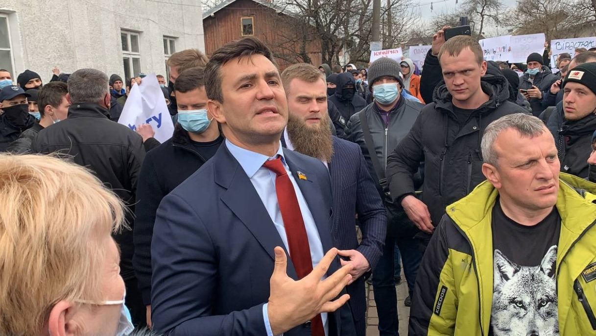 Тищенко мешает считать голоса на Прикарпатье, – ЧЕСТНО Тищенко мешает считать голоса на Прикарпатье, – ЧЕСТНО