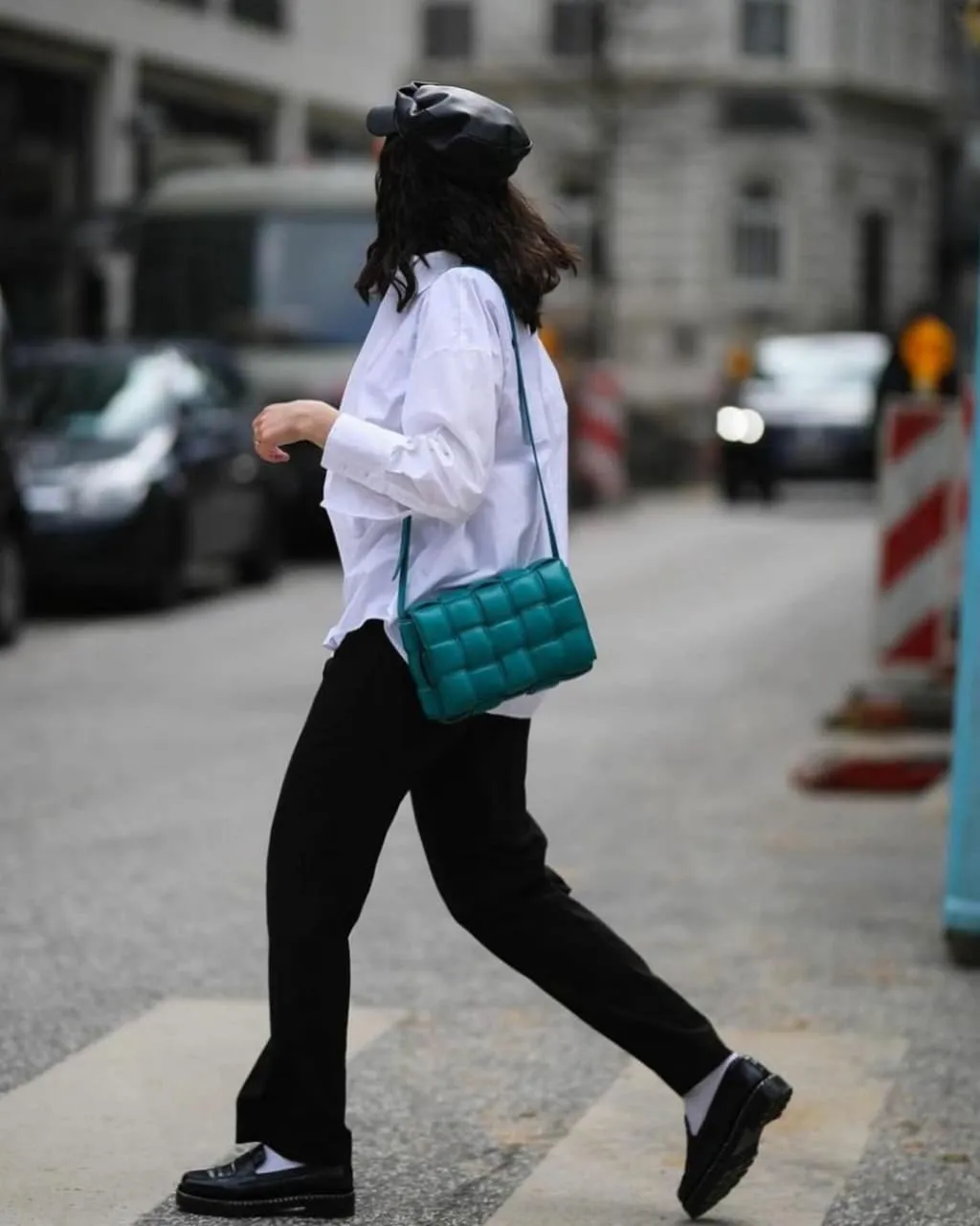 Стильні образи з лоферами і шкарпетками Стильні образи з лоферами і шкарпетками