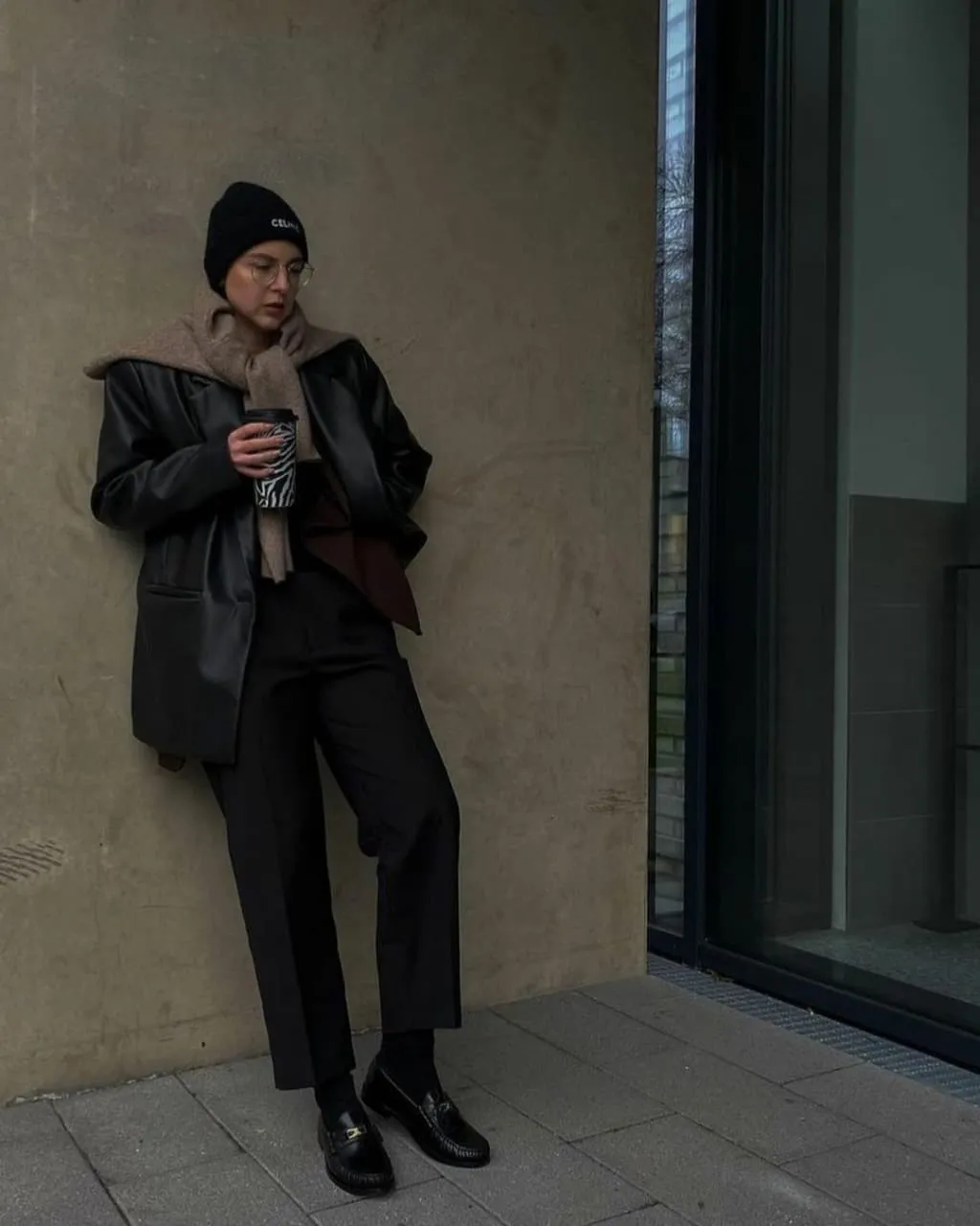 Стильні образи з лоферами і шкарпетками Стильні образи з лоферами і шкарпетками