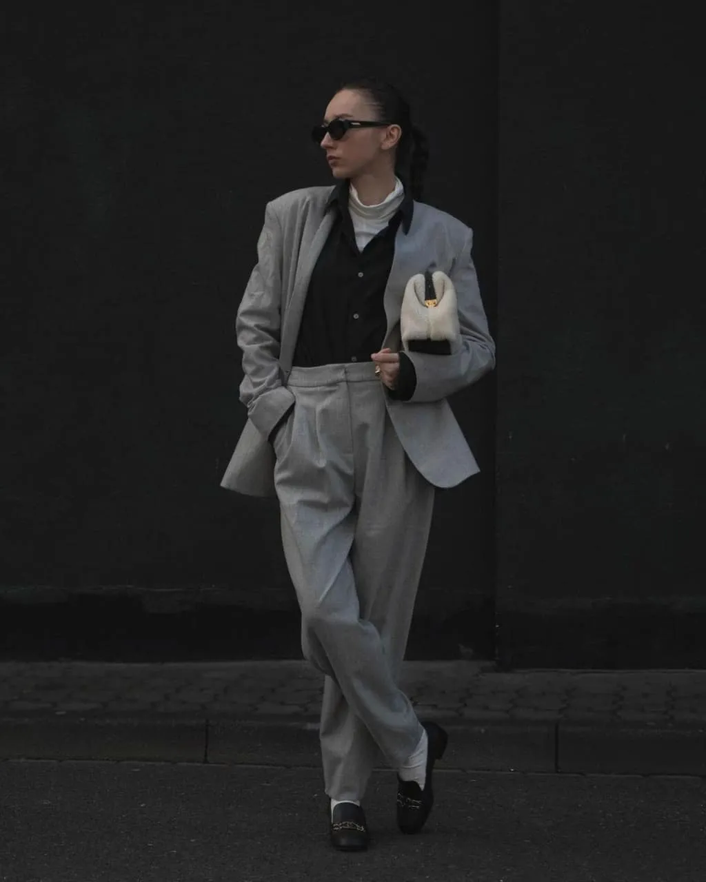 Стильні образи з лоферами і шкарпетками Стильні образи з лоферами і шкарпетками