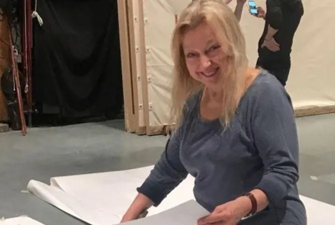 Тіло Евелін Сакаш знайшли під купою сміття Тіло Евелін Сакаш знайшли під купою сміття