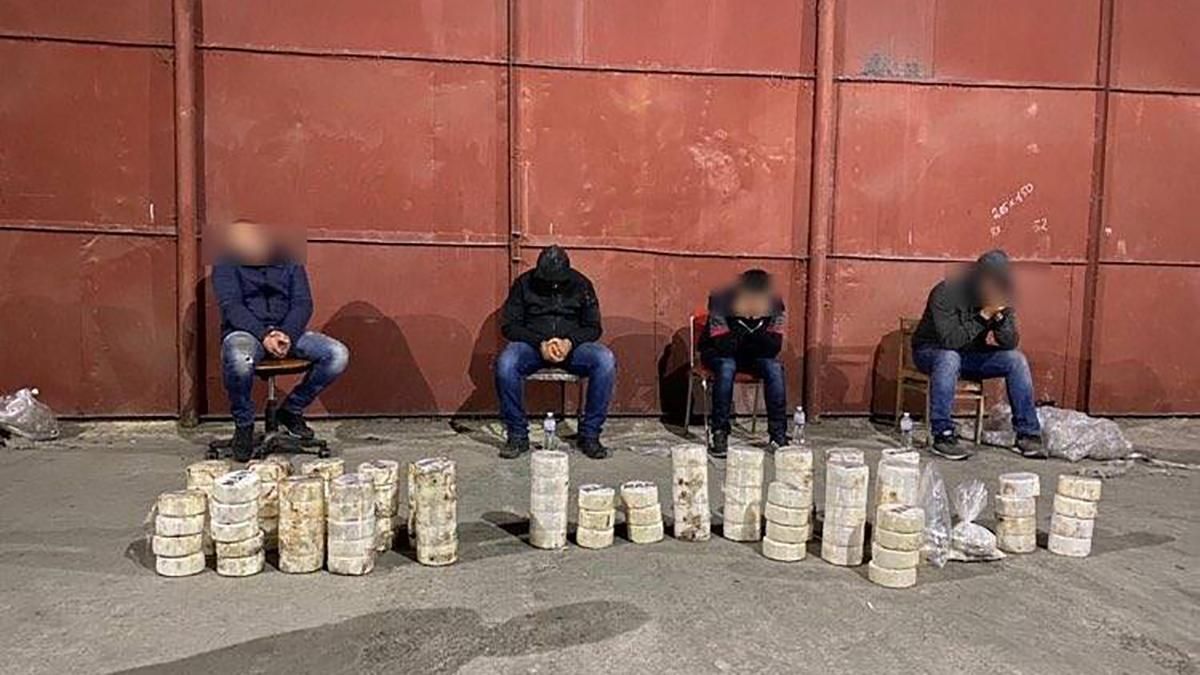 В суд отправили дело о 80 килограммов кокаина в трубах фото В суд отправили дело о 80 килограммов кокаина в трубах фото