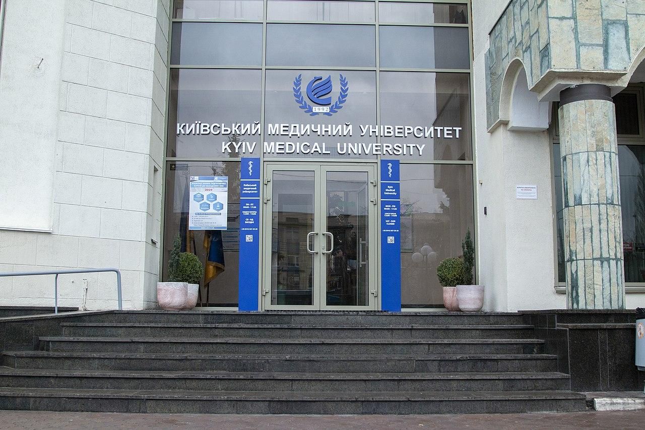 В Киевском медицинском университете проводят обыски: причина
