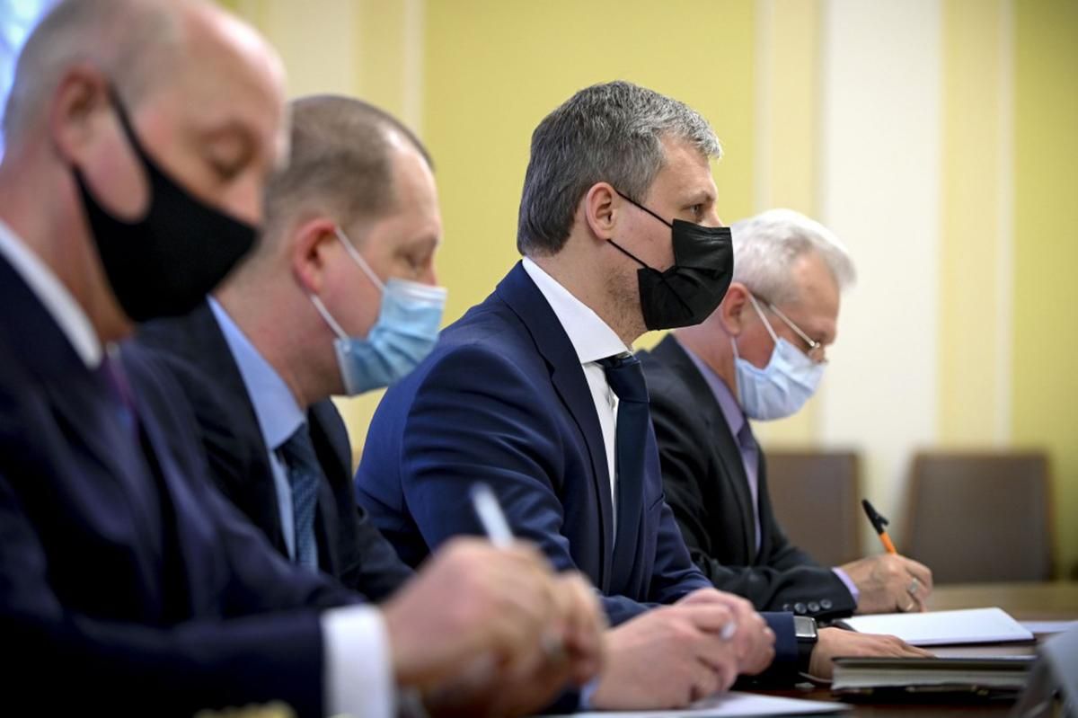 У Зеленського обговорили з представником НАТО стримування військ РФ У Зеленського обговорили з представником НАТО стримування військ РФ