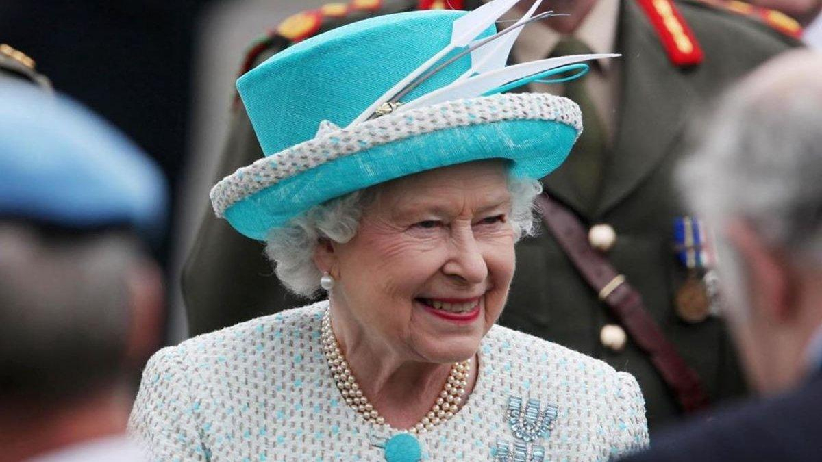 Елизавета II пошутила о преследовании российских истребителей Елизавета II пошутила о преследовании российских истребителей