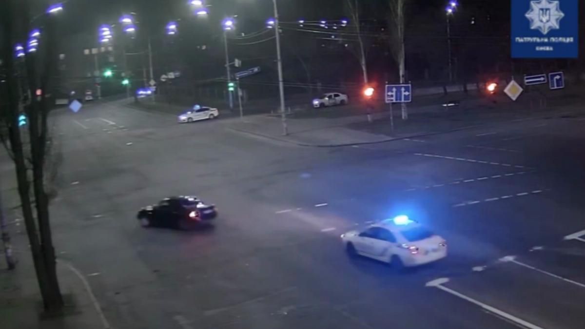 У Києві нетверезий водій Audi тікав від поліції та влаштував ДТП