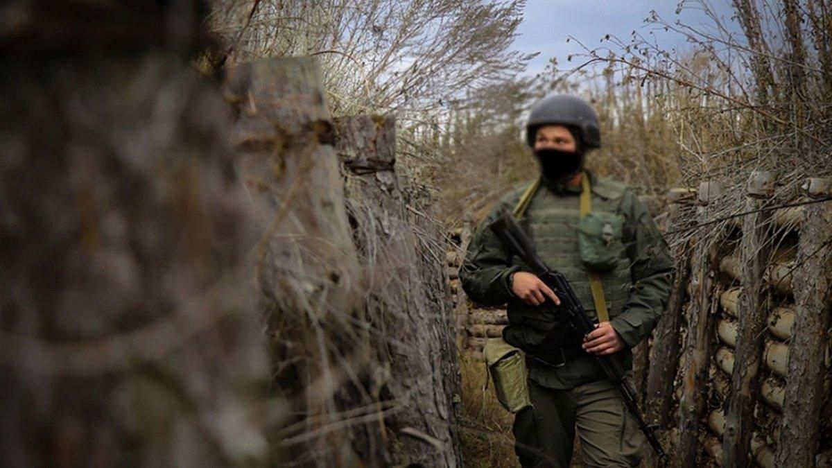 Боевики на Донбассе ранили еще одного военного