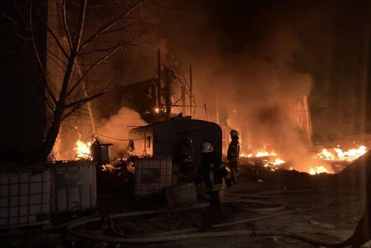 Пожежа у Харкові в ангарі з виготовлення олії 02.04.2021: є жертва