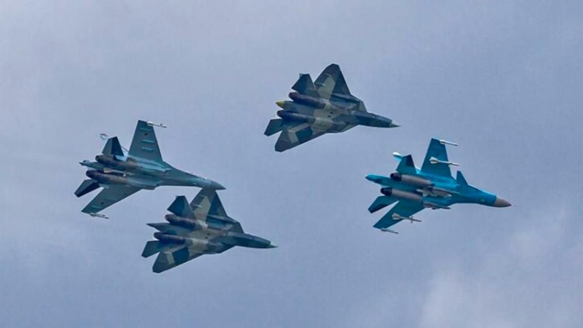 Росія біля кордону з Україною підняла в небо військову авіацію: відео