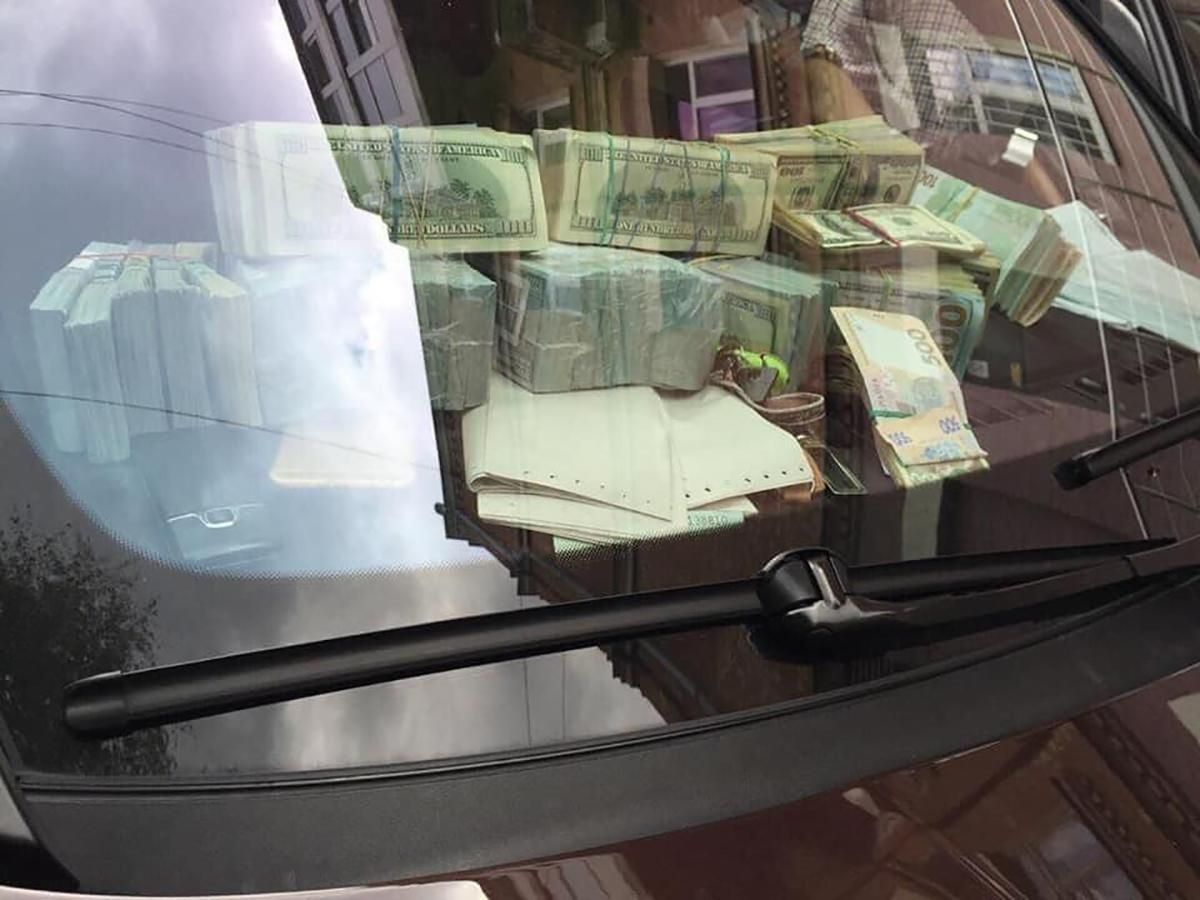 Правоохоронці 2 квітня 2021 провели обшуки у контрабандистів Правоохоронці 2 квітня 2021 провели обшуки у контрабандистів