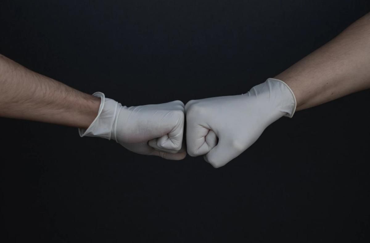 Українська влада неефективно бореться з COVID-19 Українська влада неефективно бореться з COVID-19