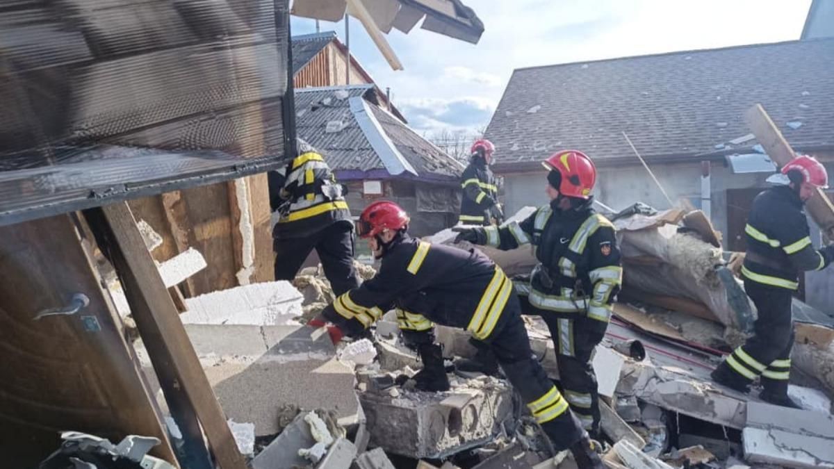 В Киеве взрыв разрушил 2-этажный дом: видео
