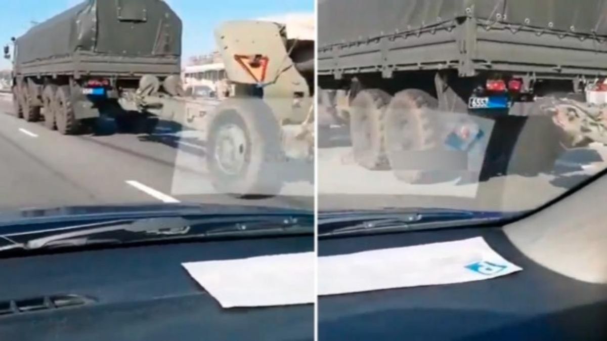 Россия везет до границы с Украиной военную технику, маскируя номера Россия везет до границы с Украиной военную технику, маскируя номера