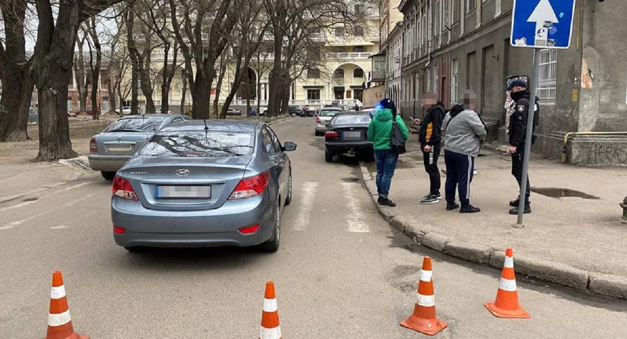 В Одесі водій 3 квітня 2021 наїхав на 3 пішоходів і втік