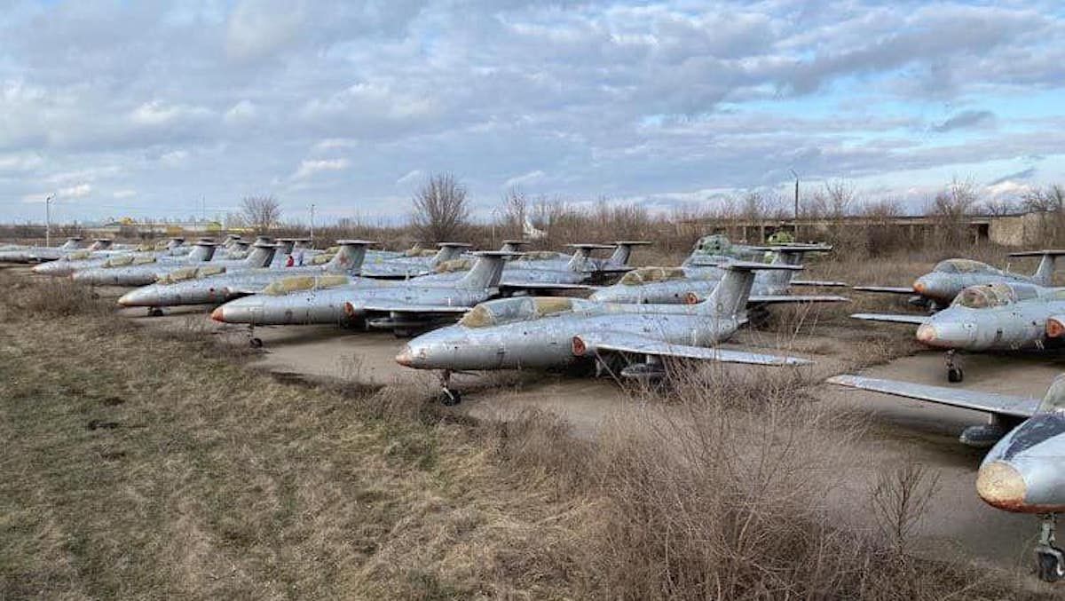 Цвинтар авіації біля Запоріжжя: у мережі показали зворушливі фото