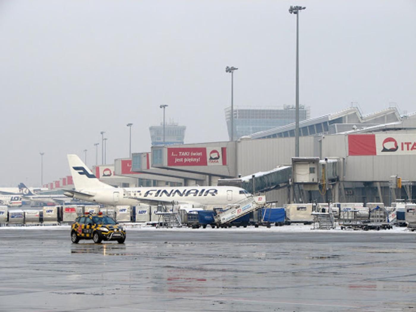 Оголосили про замінування: в аеропорту Варшави евакуювали літак 
