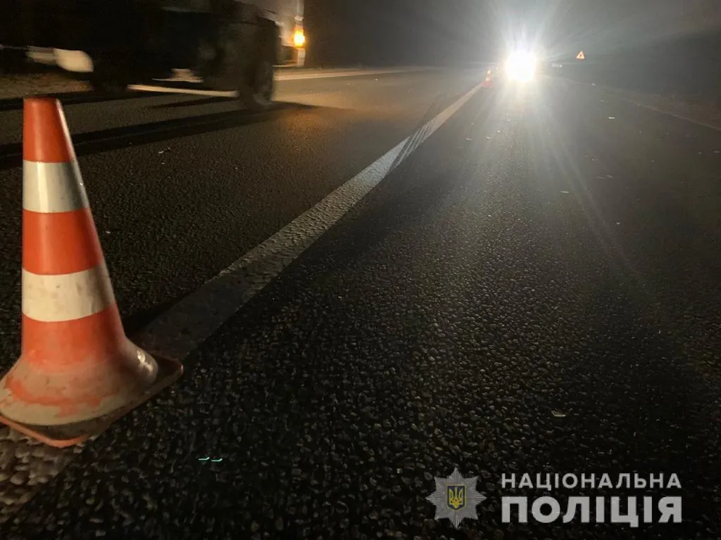 На Львівщині водій Kia на смерть збив чоловіка: фото