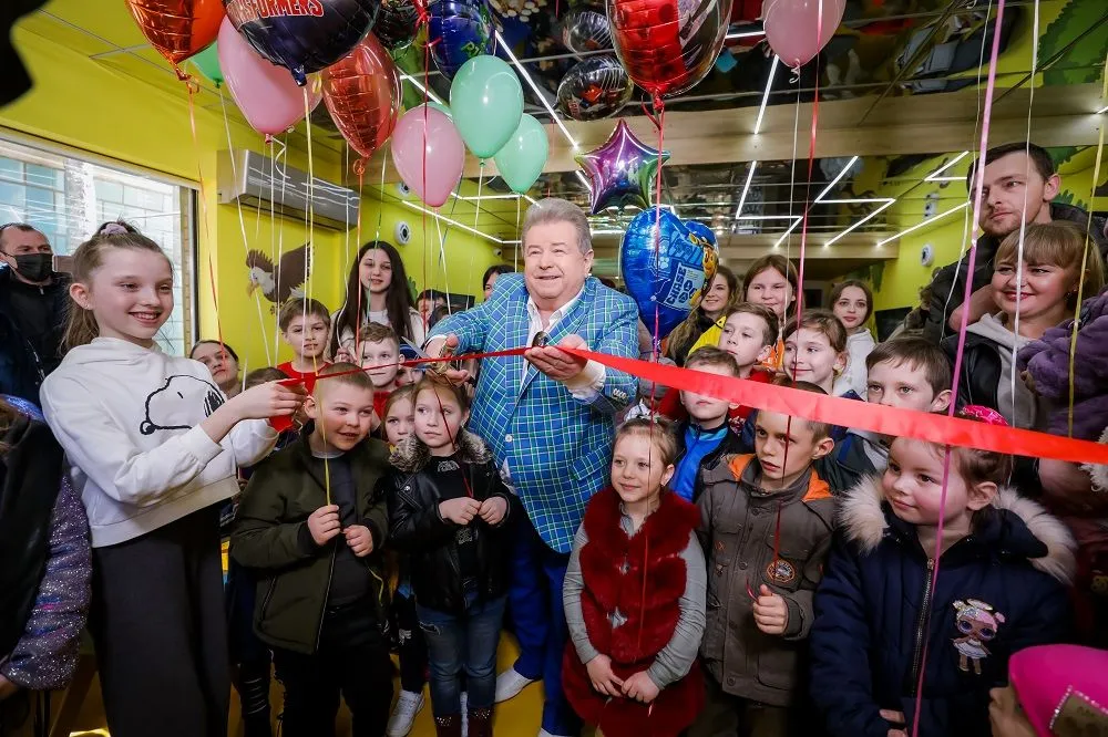 Михайло Поплавський відкрив сучасне, креативне дитяче кафе 
