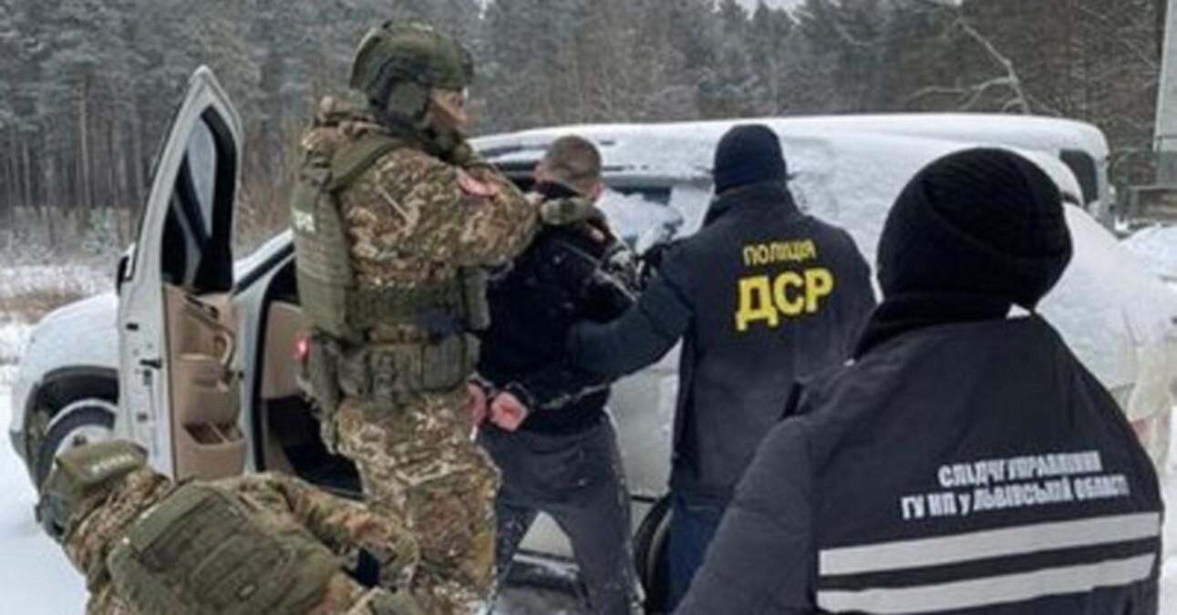 Змушували відмовитись від 158 тисяч доларів: суд дав умовний термін за викрадення чоловіка Змушували відмовитись від 158 тисяч доларів: суд дав умовний термін за викрадення чоловіка