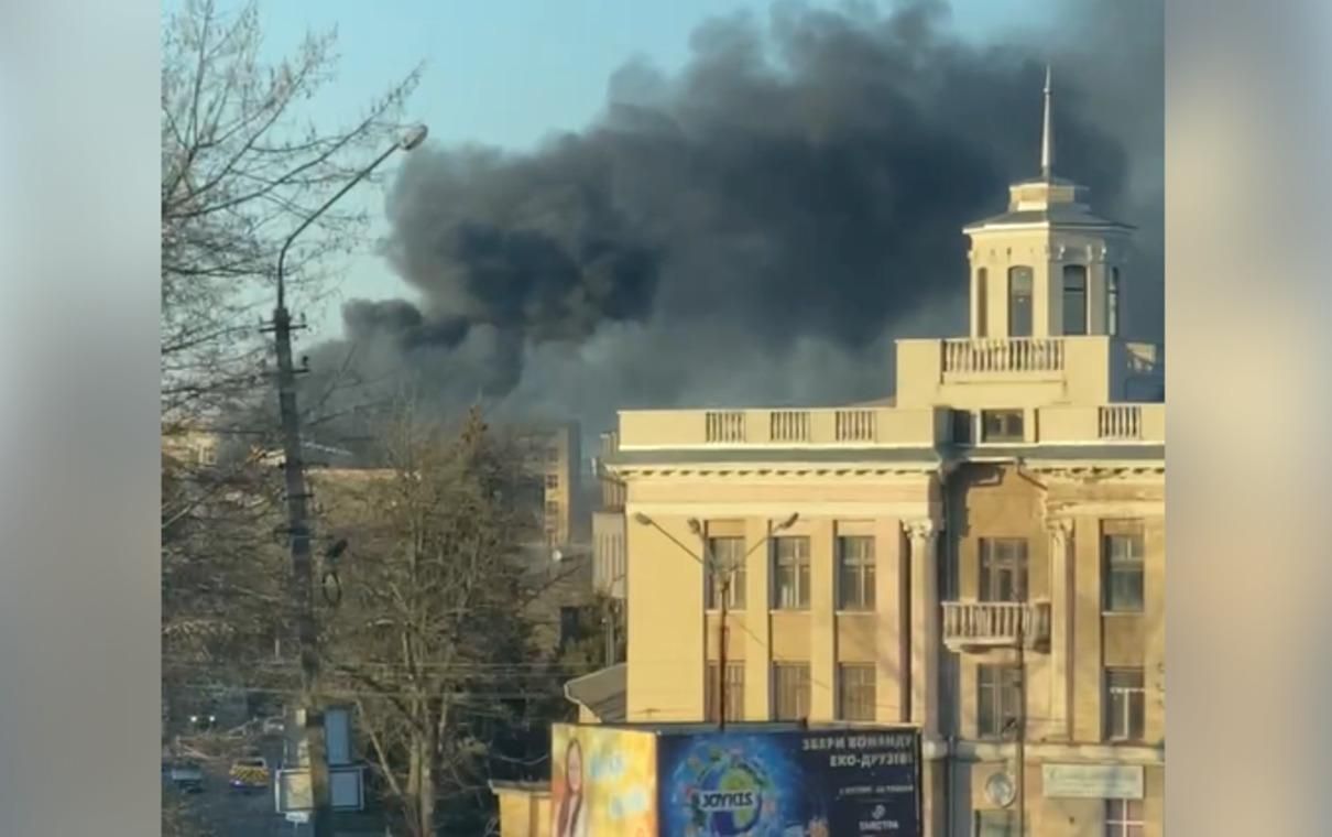 Пожар на заводе Розма в Черновцах 5 апреля: фото, видео