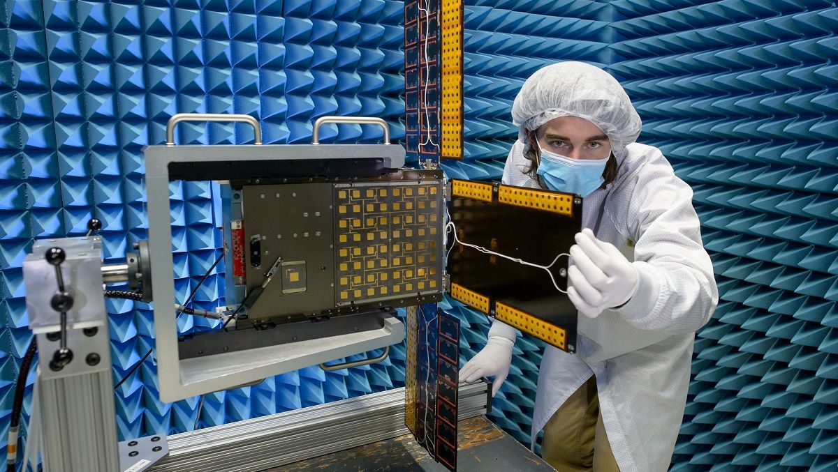 NASA провело испытание спутника для первого биоэксперимента в далеком космосе NASA провело испытание спутника для первого биоэксперимента в далеком космосе