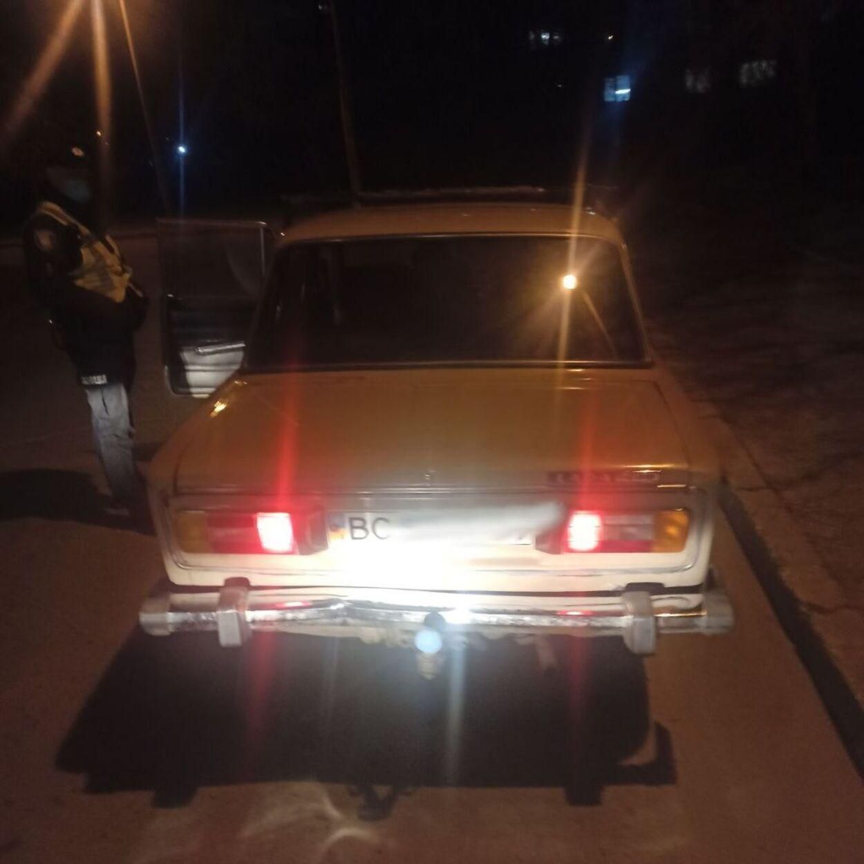 У Львові дуже п'яний водій пред'явив замість документів ковбасу: фото У Львові дуже п'яний водій пред'явив замість документів ковбасу: фото