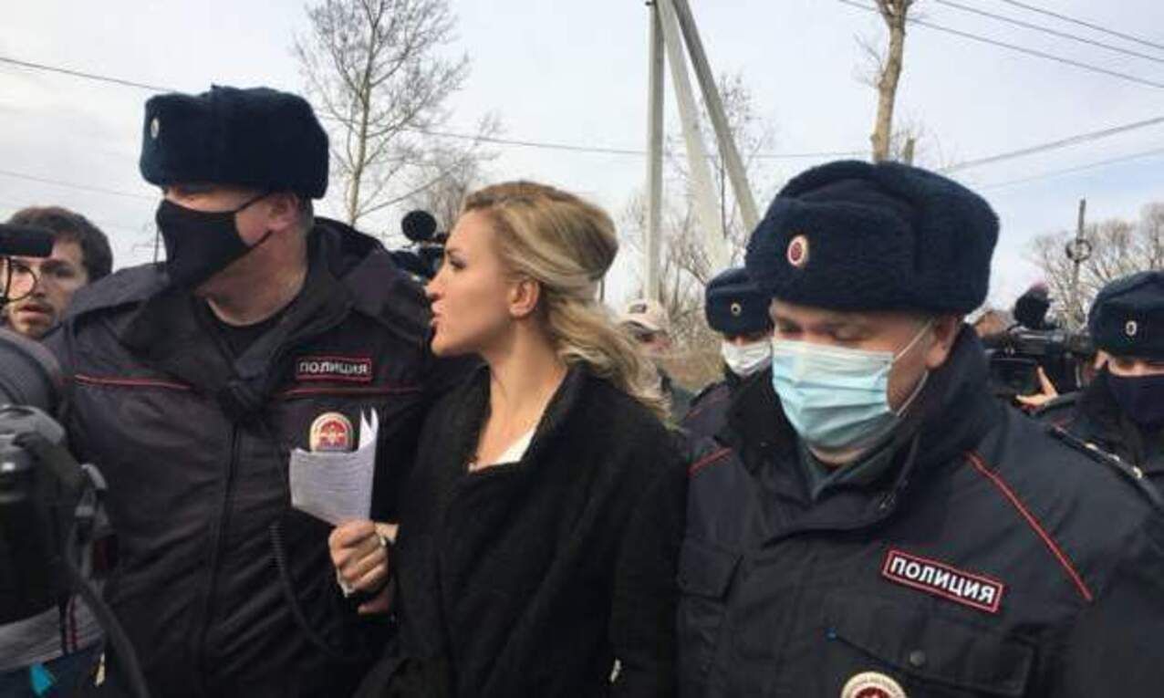 Затримали лікарку Васильєву, яка приїхала до Навального в колонію