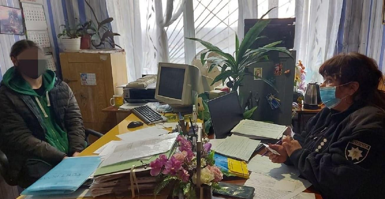 На Харківщині п’яний підліток біля пам'ятника Незалежності побажав Україні смерті: відео 18+ На Харківщині п’яний підліток біля пам'ятника Незалежності побажав Україні смерті: відео 18+