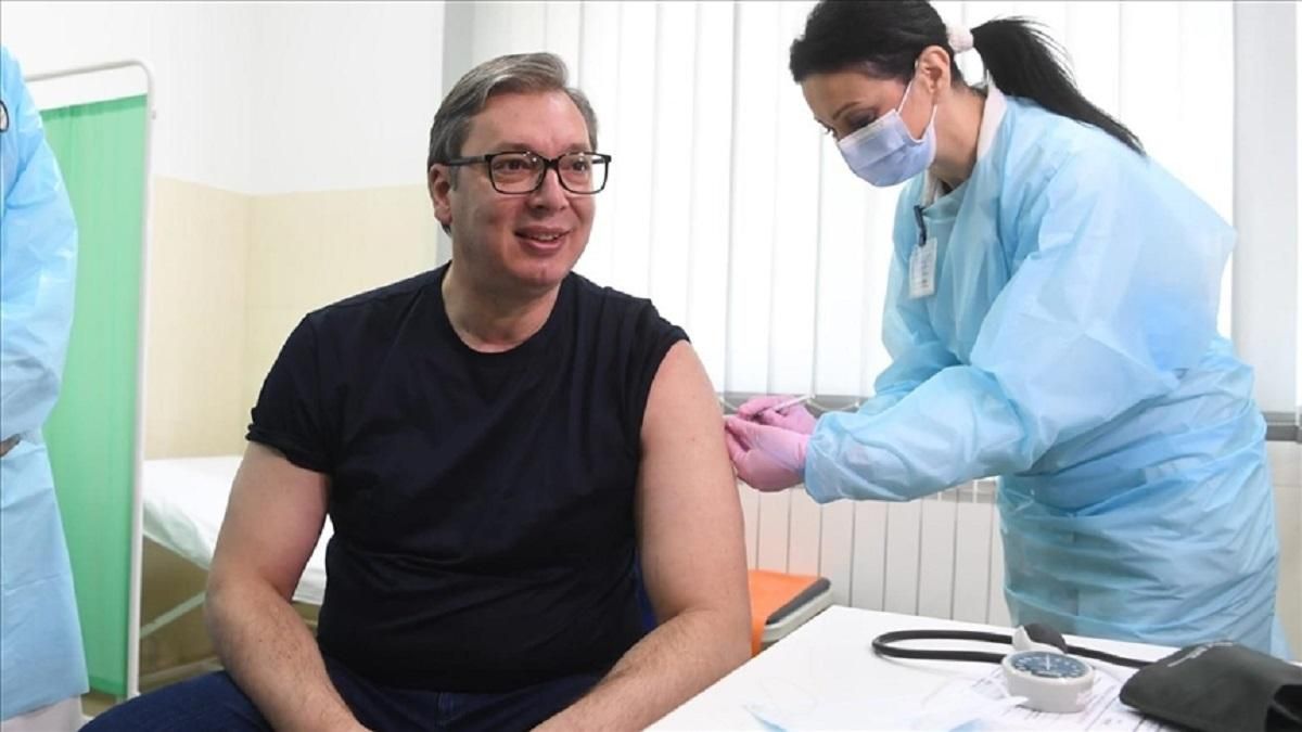 Александар Вучич вакцинувався препаратом Sinopharm