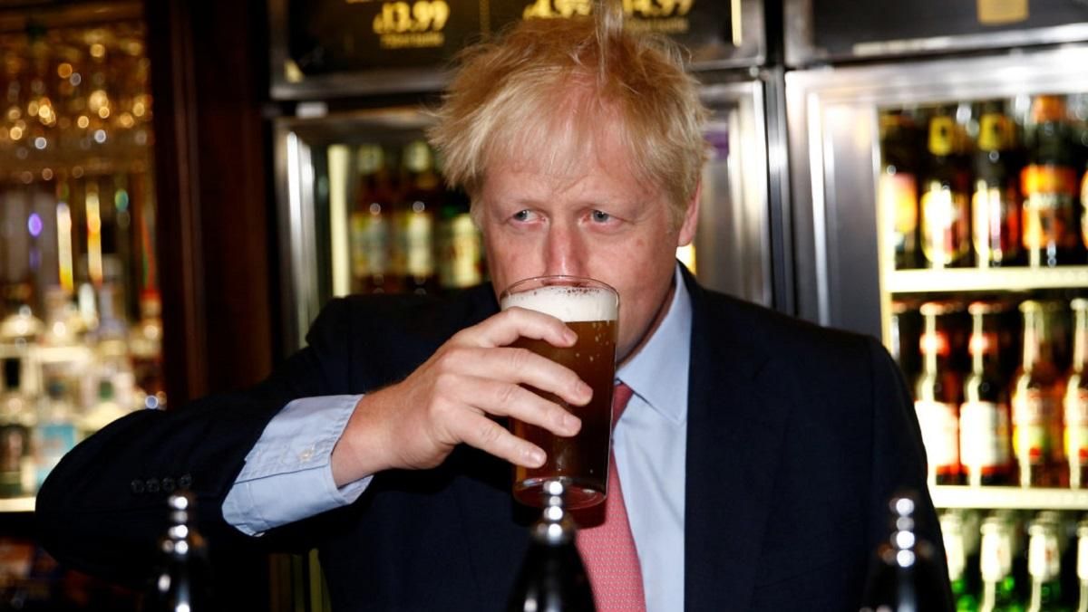 Борис Джонсон планирует пойти в паб на пиво после локдауна Борис Джонсон планирует пойти в паб на пиво после локдауна