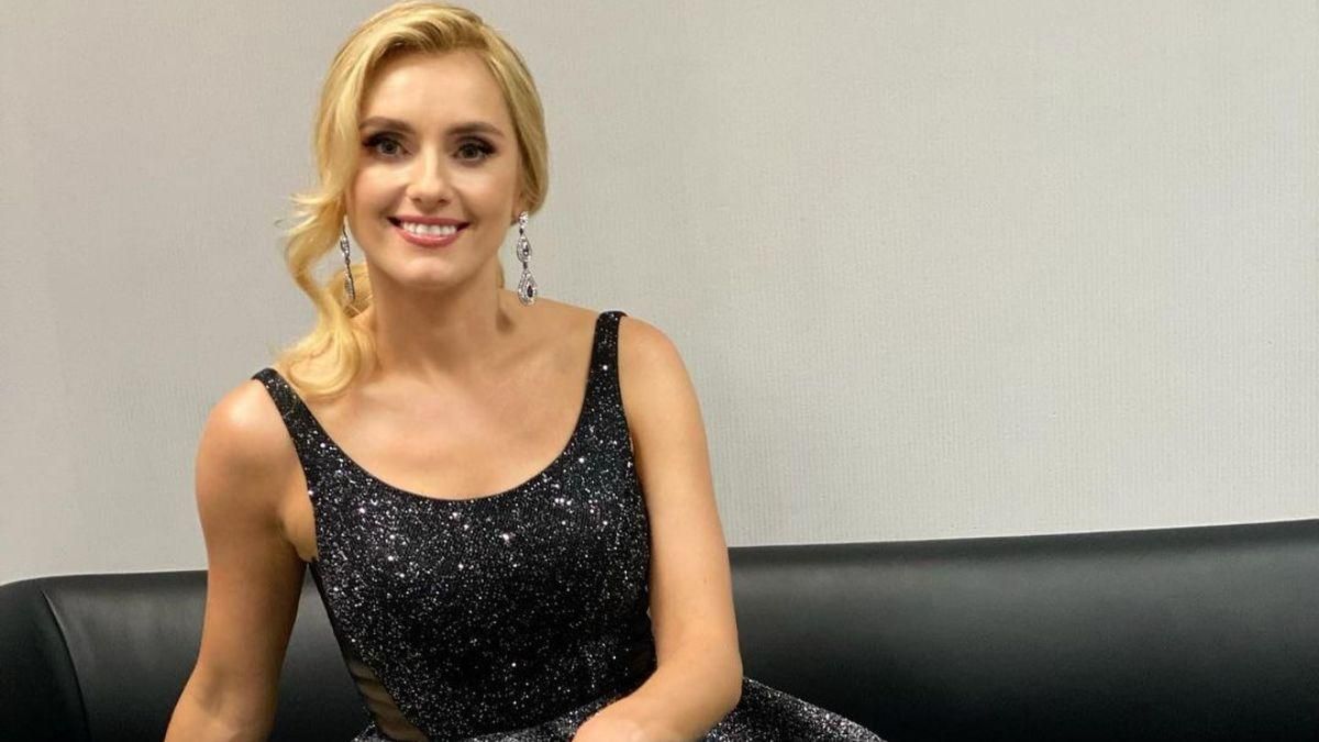 Ірина Федишин підкорила образом у блискучій вечірній сукні: фото