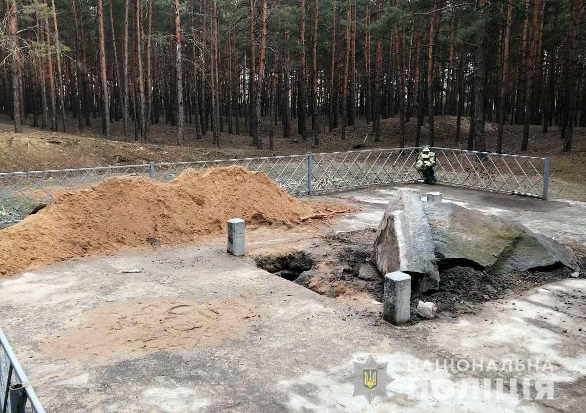 На Полтавщині невідомі пошкодили меморіальний комплекс Хану Кубрату