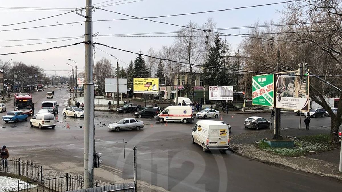 В Івано-Франківську сталась потрійна ДТП за участі авто патрульних