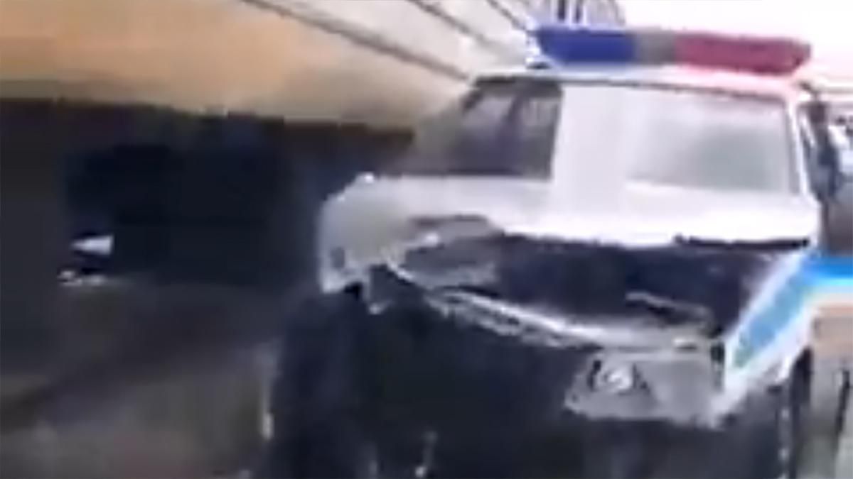 Столкновение электрички и авто полиции на Днепропетровщине