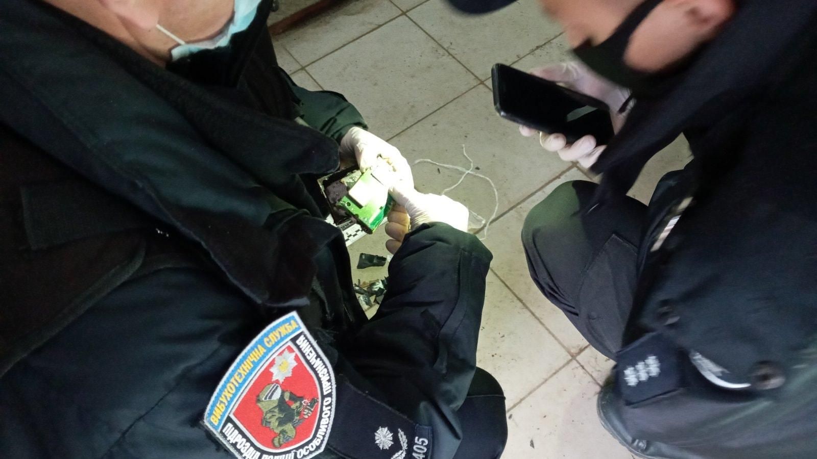 Советник мэра Львова нашел нелегальный GPS-трекер на своем авто Советник мэра Львова нашел нелегальный GPS-трекер на своем авто