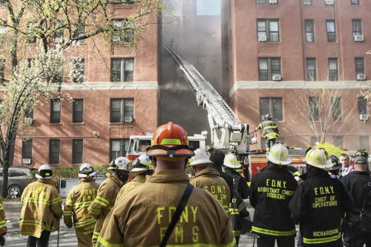 У Нью-Йорку сталася пожежа в багатоповерхівці: 240 людей евакуювали