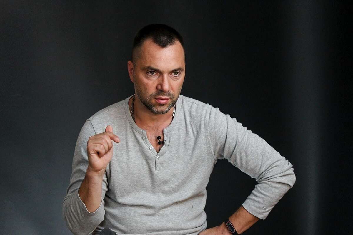 Арестович сказав, коли відбудеться екстрене засідання ТКГ Арестович сказав, коли відбудеться екстрене засідання ТКГ