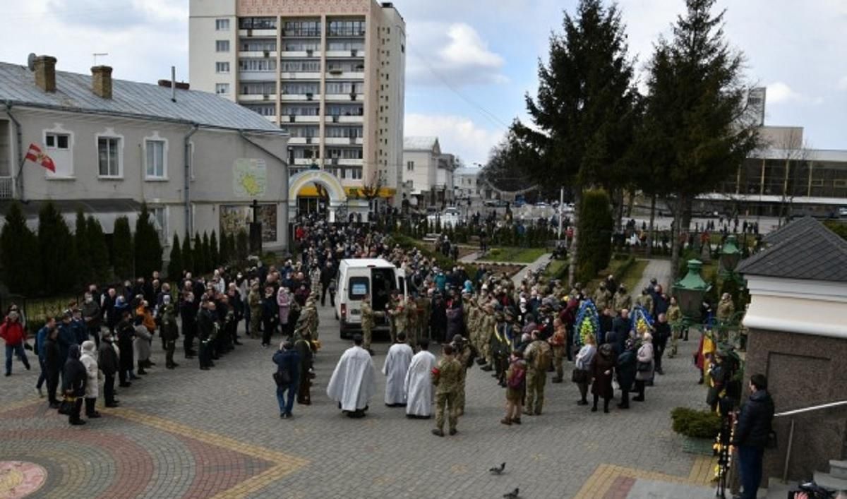 У Луцьку попрощалися із загиблим під Шумами Сергієм Сулимою