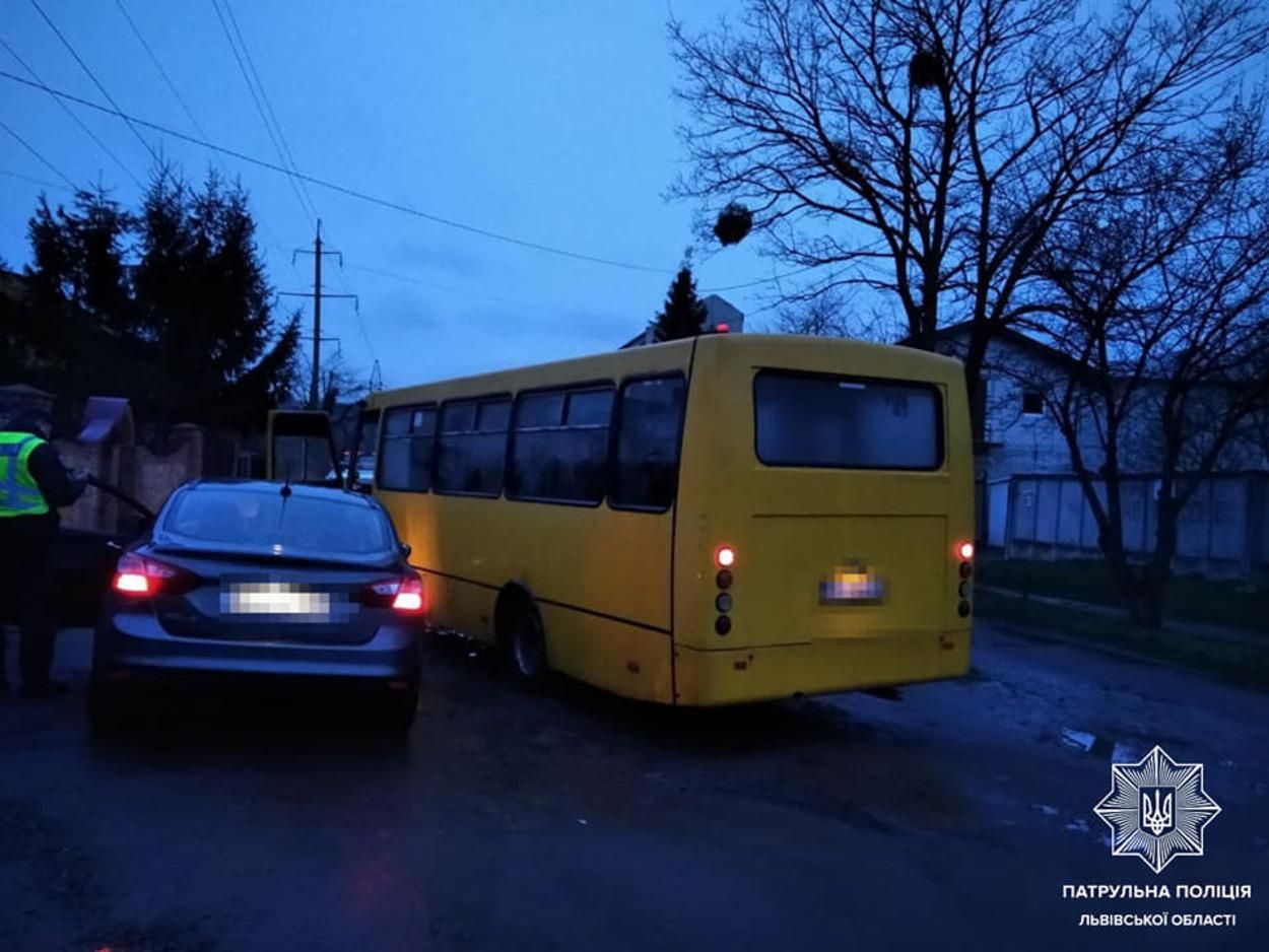 Сел за руль под метадоном: во Львове водитель маршрутки задержал неадекватного мужчину - фото 