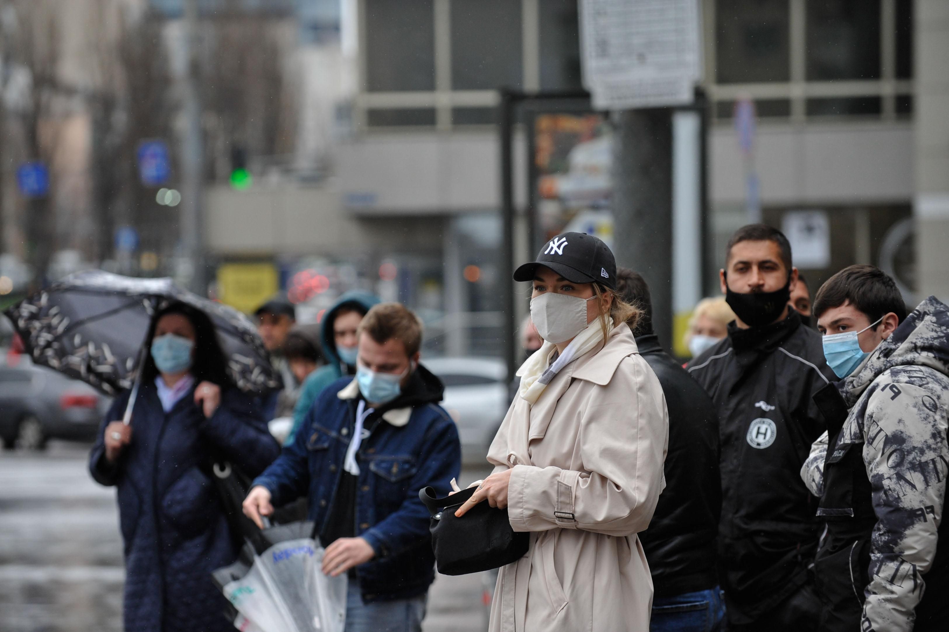 Понад 40% українців, які працюють, опинилися на межі бідності Понад 40% українців, які працюють, опинилися на межі бідності