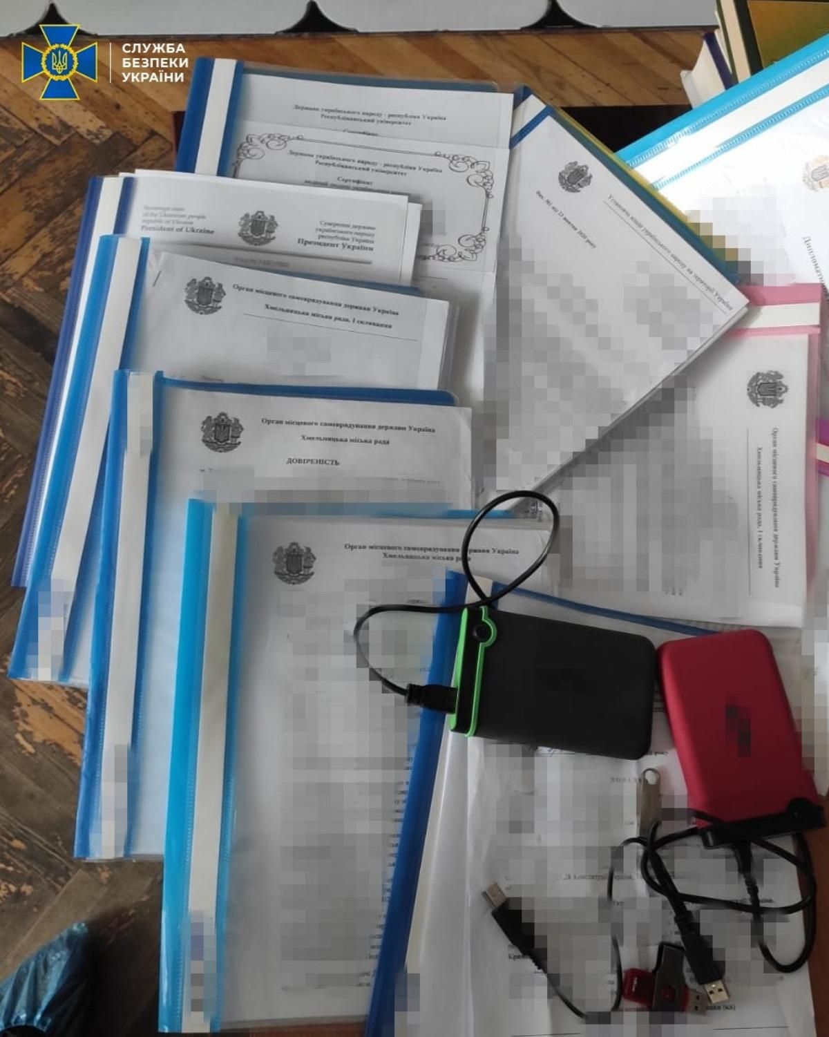 СБУ проводить обшуки у фейковій міськраді Хмельницького СБУ проводить обшуки у фейковій міськраді Хмельницького