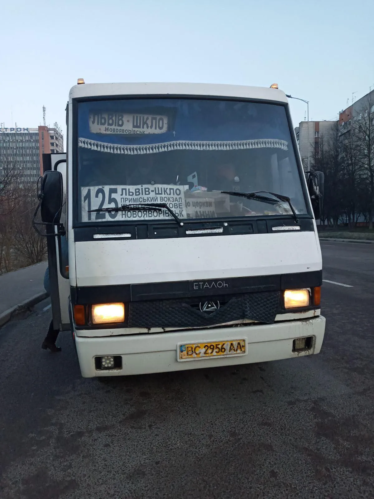 Кричав й називав свинею: на Львівщині водій маршрутки відмовився везти АТОвця – фото Кричав й називав свинею: на Львівщині водій маршрутки відмовився везти АТОвця – фото