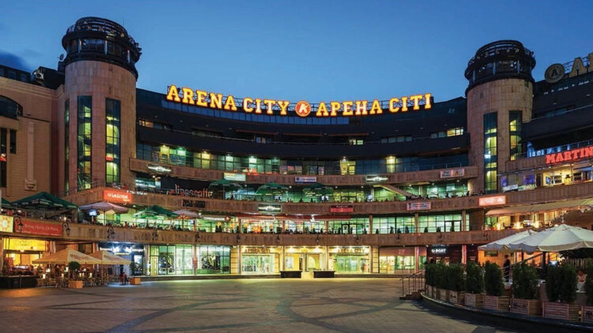 У центрі Києва біля Arena City чоловік підстрелив іноземця