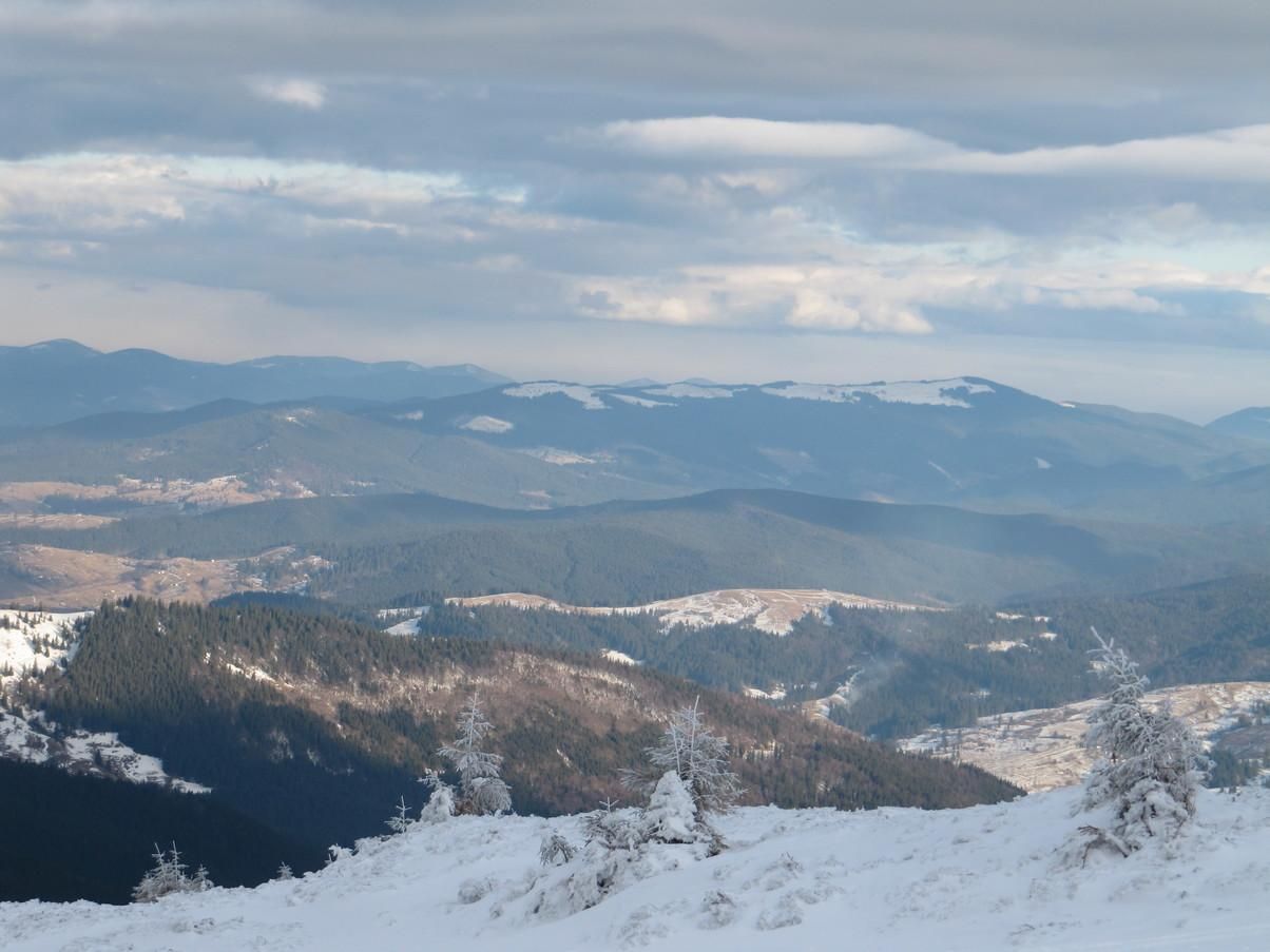 Карпатські вершини замело снігом 8 квітня 2021 