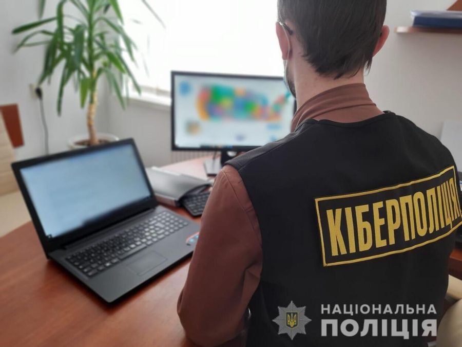 Изготовлял фейковые визы в США: на Львовщине мошенник обманул клиентов более чем 600 000 гривен Изготовлял фейковые визы в США: на Львовщине мошенник обманул клиентов более чем 600 000 гривен