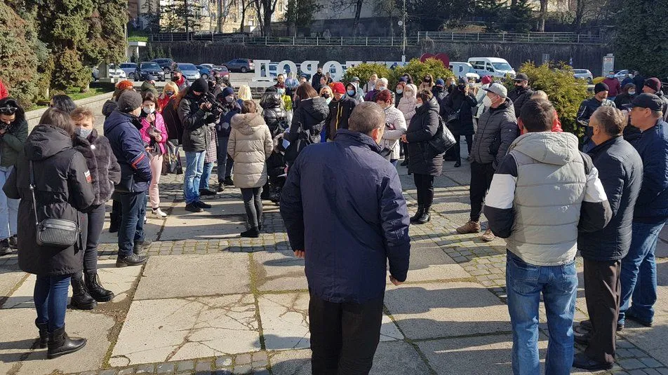 ФОПи протест під ужгородською міськрадою