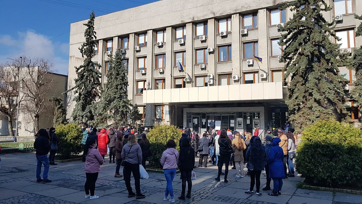 В Ужгороде 8.04.21 протестовали ФОПы против выборочного карантина