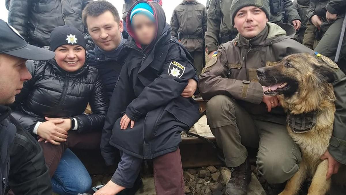 На Волыни в болоте служебный пес нашел живым мальчика, пропавшего 7.04 На Волыни в болоте служебный пес нашел живым мальчика, пропавшего 7.04